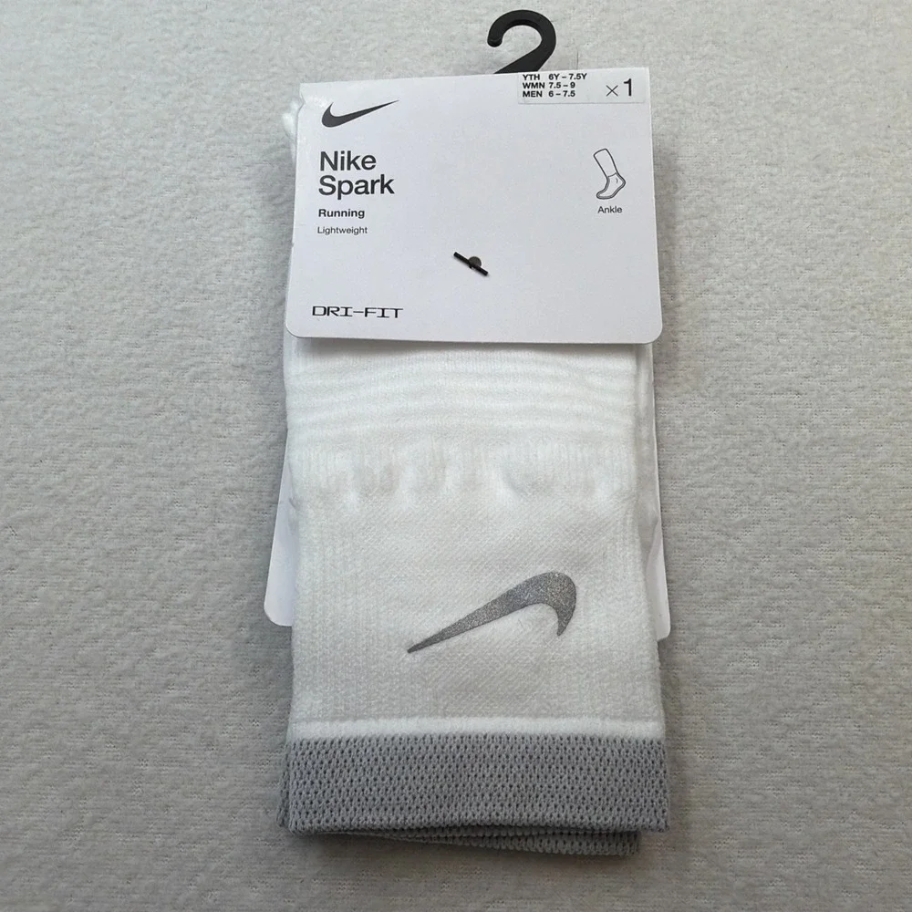 Nike Spark Lightweight Ankle Socks White Women's 7.5-9 Men's 6-7.5 Youth 6-7.5